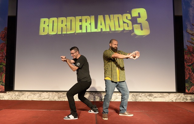 7일 열린 '보더랜드3' 미디어 시연회에서 개발자들이 포즈를 취하고 있다. 왼쪽부터 스캇 캐스터 기어박스 소프트웨어 아트 디렉터, 앤소니 니콜슨 기어박스 소프트웨어 시니어 프로듀서 /2K 제공