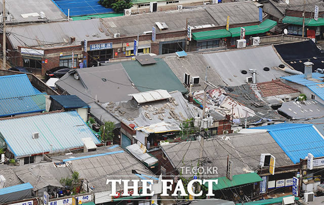 열악한 환경의 문래동 영단주택은 해방 후 적산가옥이 됐고 1955년 삼창철강을 시작으로 1968년 포항종합제철(현 포스코)이 들어서면서 대표적 철재단지가 됐다.