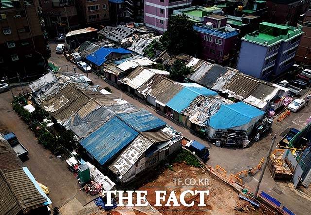 1938년 일본이 군수물자 보급 공장인 육군 조병창을 부평에 세울 무렵 지어진 공장 노동자들의 합숙소 '중공업회사 미쓰비시 줄사택'.