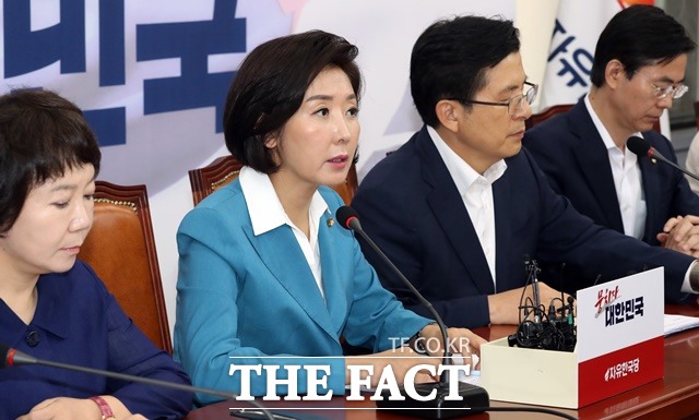 자유한국당은 22일 정부의 지소미아 파기 결정이 '최악의 선택'이라고 혹평했다. 나경원 한국당 원내대표가 이날 국회에서 열린 최고위원회의에서 발언하는 모습. /뉴시스