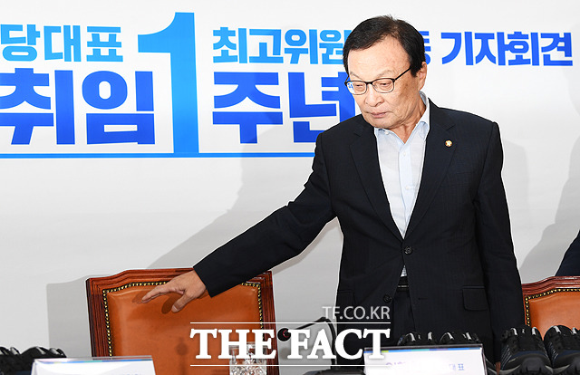 이 대표는 이날 평소와 다르게 한국당을 향해 날카로운 비판을 쏟아냈다. 특히 조국 가리기를 위해 지소미아를 폐기한 것이란 해석에 "정치하지 말아야 한다"며 비난했다. /배정한 기자