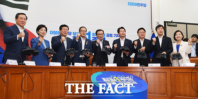 23일 민주당 당대표-최고위원 취임 1주년 기자회견에서 당 지도부는 총선 승리를 향한 포부를 드러내기도 했다. /배정한 기자