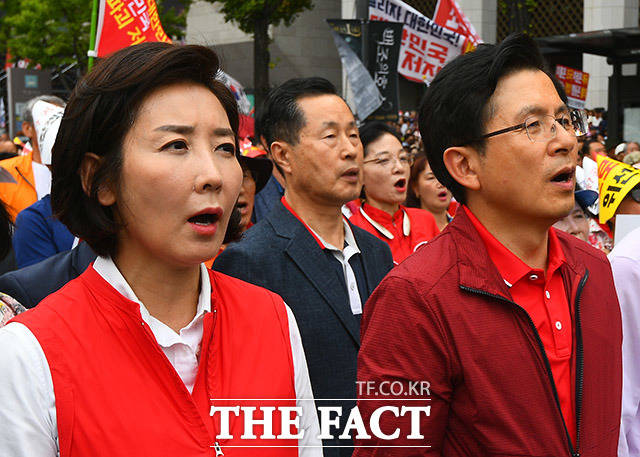 구호 외치는 황교안 대표와 나경원 원내대표. /이동률 기자