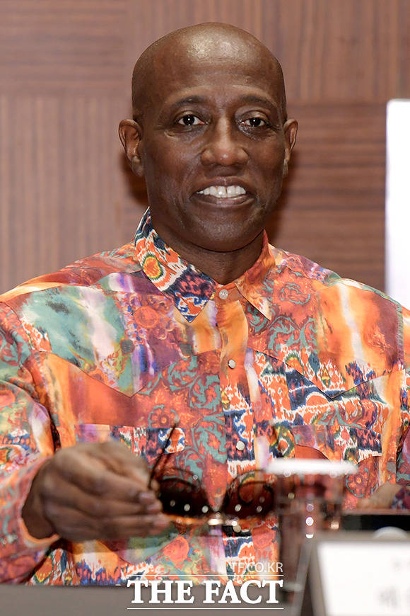 선글라스 속 초롱초롱 눈동자