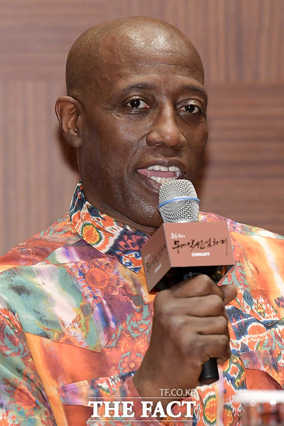 '인사는 귀엽게~'