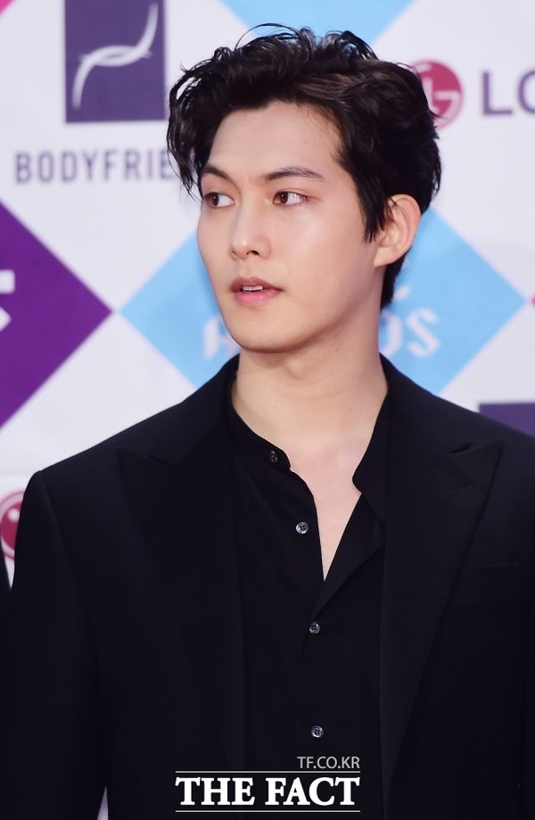 씨엔블루 이종현으로 추정되는 인물이 BJ 박민정에게 추파를 던지는 듯한 메시지를 보내 논란이 되고 있다. /더팩트 DB