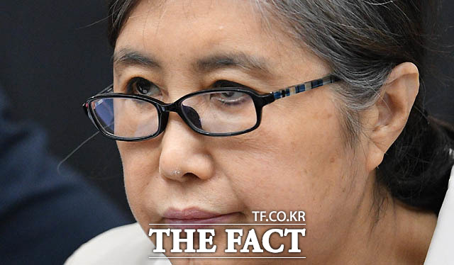 '비선 실세' 최순실(사진) 씨는 29일 이경재 변호사를 통해 대법원 상고심 선고를 앞두고 낸 최후진술서에서 "내 딸은 메달 따려고 노력이라도 했지, 조 후보자 딸은 거저먹으려 했다"고 한 것으로 알려졌다./사진공동취재단