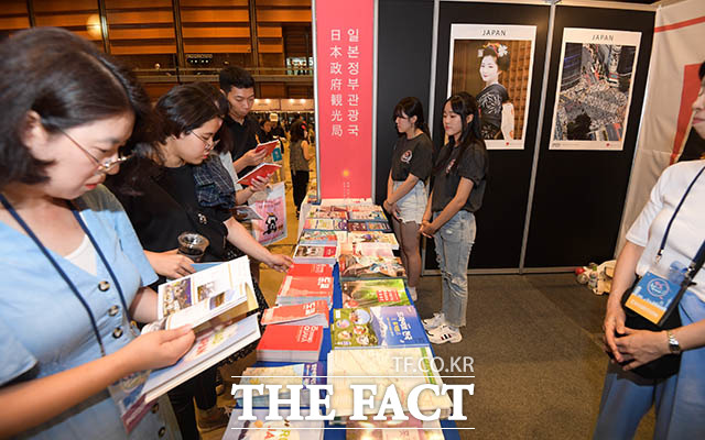 넓은 행사장 중 가장 눈에 띄는 일본 관광 홍보 부스
