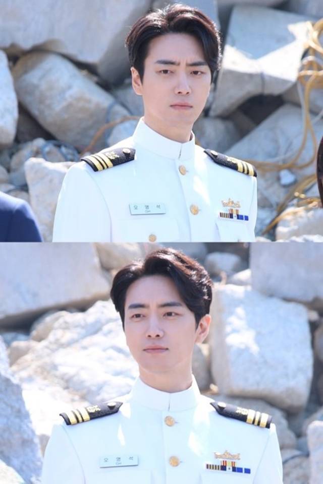 이준혁은 '60일, 지정생존자'에서 남다른 제복 핏을 보여줘 강렬한 인상을 남겼다. /tvN 제공