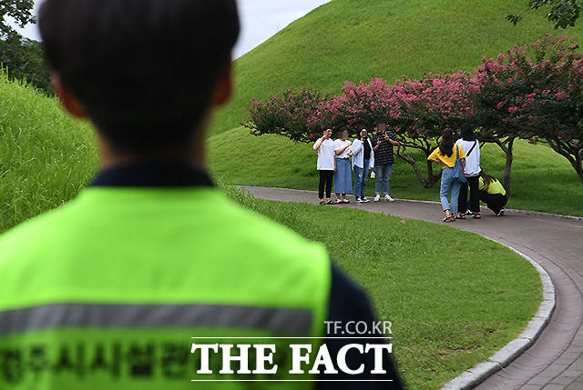 '감성 사진으로 '인싸' 되기 전에... 기본적인 시민의식부터 '인싸'가 되어볼까요~'