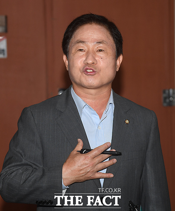 생활기록부 공개에 대한 질문에 "저는 공익적인 차원에서 국민의 알 권리를 위해 공개한 것입니다~"