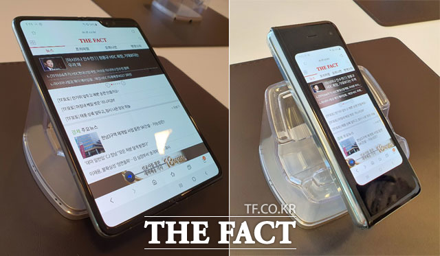 접었다 펼 수 있는 삼성전자 첫 폴더블폰 '갤럭시폴드'가 6일 국내 출시된다. 출시 하루 전인 5일 서울 서초구 삼성 서초사옥에서 '갤럭시폴드'를 미리 체험했다. /삼성 서초사옥=이성락 기자