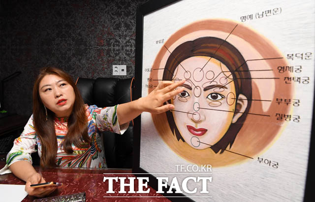 김민정 비지니스 카운셀링 원장은 트럼프 대통령에 대해 "이미지 메이킹을 잘한다"고 평가했다. 김 원장과 인터뷰를 하는 모습. /인천 송도=남용희 기자