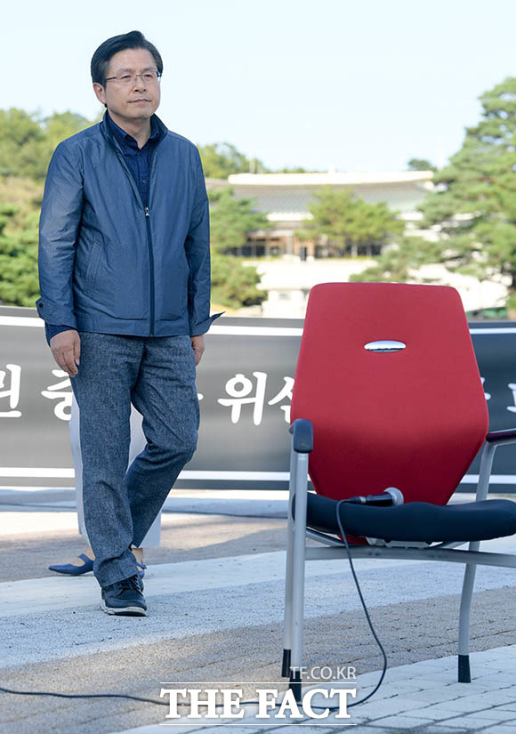 조국 법무부 장관 임명에 항의하며 삭발식을 감행한 황교안 자유한국당 대표