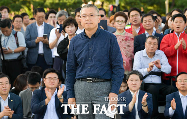 삭발식을 마친 황 대표