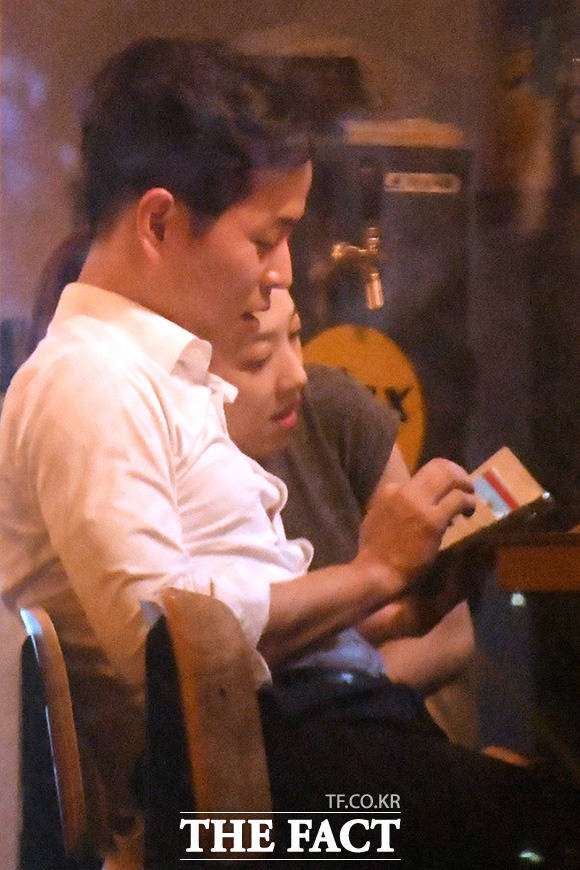 김현우 SBS 앵커의 생일을 하루 앞두고 식당 데이트를 즐기고 있는 '뉴스룸 커플'. /남용희 기자