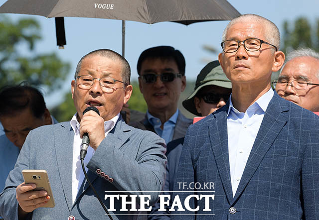 '삭발 나도 합니다' 김 전 지사의 측근으로 알려진 차명진 전 새누리당 의원도 동참한다.