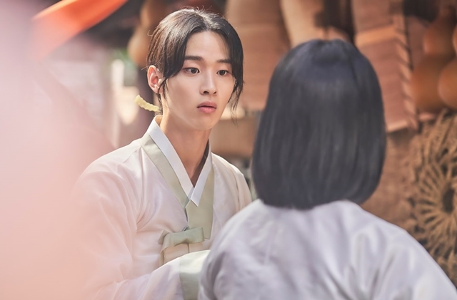 장동윤이 '녹두전'에서 여장 연기로 호평을 받고 있다. /(유)조선로코녹두전문화산업전문회사, 프로덕션H, 몬스터유니온 제공