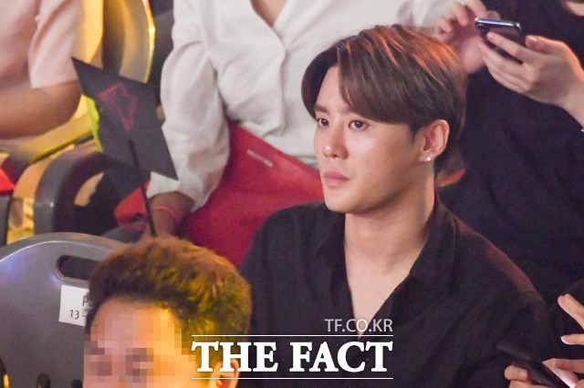 김준수와 아버지가 호텔 매각 관련 사기를 당했다고 고소장을 접수했다. /김세정 기자