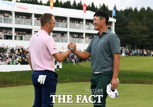 마지막까지 접전 펼쳤던 저스틴 토마스(왼쪽)와 대니 리