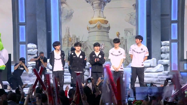 지난해 롤드컵 우승팀 중국의 IG는 한국의 그리핀을 꺾고 4강전에 진출했다. /네이버TV 캡쳐