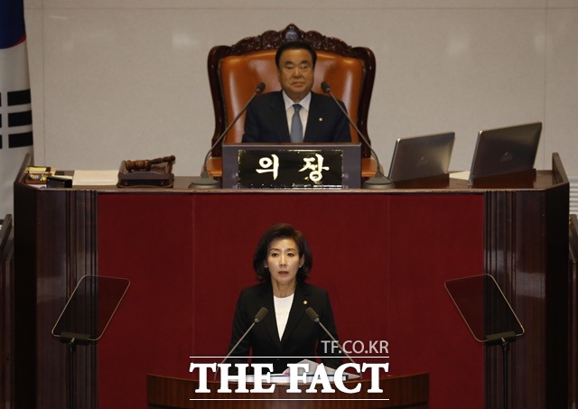 나경원 자유한국당 원내대표가 29일 국회 본회의장에서 교섭단체 대표연설을 하고 있다. /뉴시스