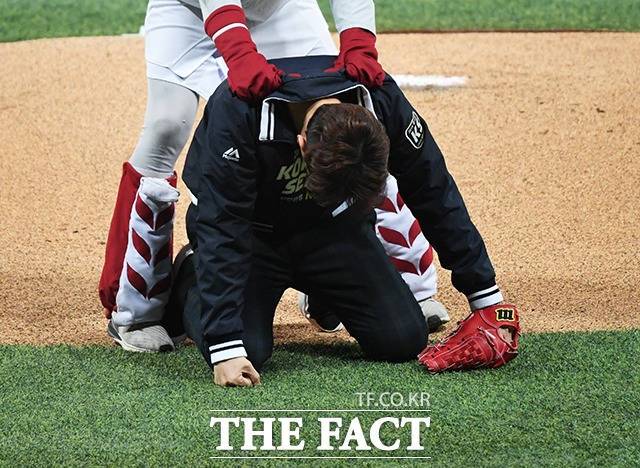 장성규는 키움 히어로즈 대 두산 베어스 경기에 시구자로 나서 '패대기 시구'를 보여줬다. /배정한 기자