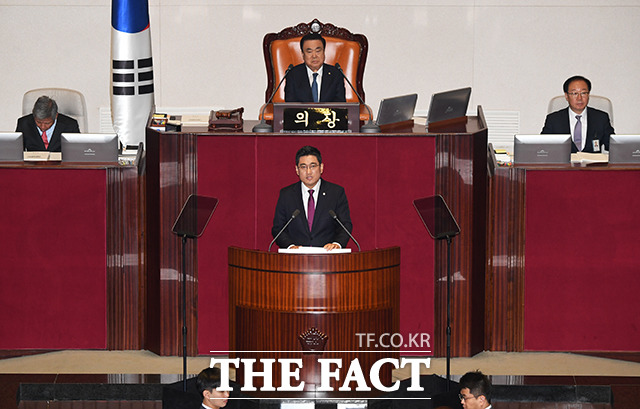 오 원내대표는 문재인 대통령을 향해 "국정운영에 책임져야 한다"고 목소리를 높였다. /배정한 기자