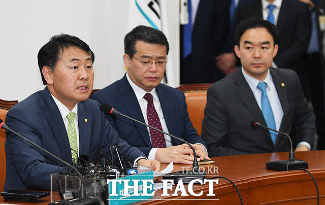 손 대표는 "김 의원 지명으로 최고위 의결정족수가 충족된다"고 밝혔다. 지난 4월 기자회견 하고 있는 김 의원. /배정한 기자