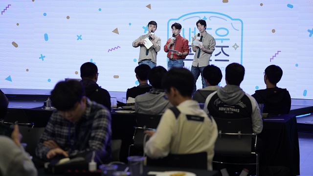 지난달 19일 VSG 아레나에서 열린 한국 '섀도우버스' 랜파티 '제1회 섀도우 프렌즈' 모습. 'Agni' 박형준은 1회 프렌즈 미니 토너먼트에서 우승했다. /액토즈소프트 제공