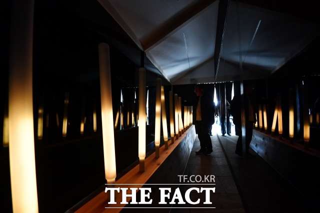 임관혁 검찰 세월호 참사 특별수사단장은 11일 오후 서울중앙지방검찰청 소회의실에서 기자간담회를 열어 수사의지를 피력했다. 사진은 세월호 참사 5주기를 하루 앞둔 지난 4월 12일 오후 서울 종로구 광화문광장에 위치한 세월호 추모 시설 '기억과 공간'. 2019. 04. 12 남윤호 기자