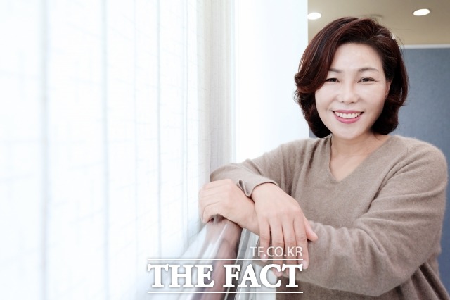 그는 "진심, 성심, 충심 등 삼심(三心)을 다짐했다. 여기에 국무총리 시절 이해찬 대표의 '삼실(三實)주의'인 진실, 절실, 성실을 담으면 불가능은 없다고 믿는다"라고 의지를 보였다. 또 그는 '계란으로 바위 치기'가 될 수 있다는 우려에도 기꺼이 계란이 되겠다고 했다. 취재진 카메라를 보며 환하게 웃는 임 전 행정관.