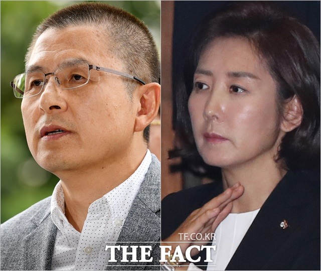 이인영 민주당 원내대표와 오신환 바른미래당 원내대표는 "황 대표의 단식으로 한국당과 협상 여지가 더 좁아졌다"며 아쉬움을 드러냈다. 한국당 황교안 대표(왼쪽)와 나경원 원내대표. /남용희 기자, 국회사진취재단