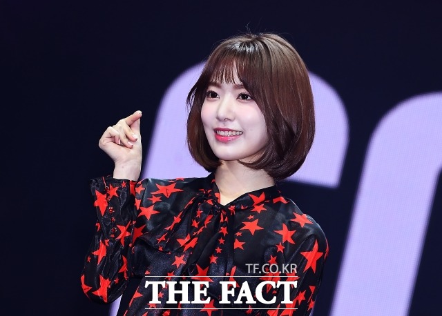그룹 아이즈원 미야와키 사쿠라가 일본 라디오 프로그램에서 잠정적으로 하차했다. /이동률 기자