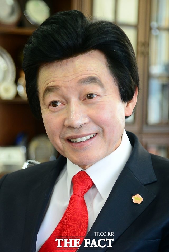 허경영 전 공화당 총재 측은 가수 최사랑의 사실혼 관계 주장에 대해 '말도 안 되는 소리'라고 부인했다. /더팩트DB