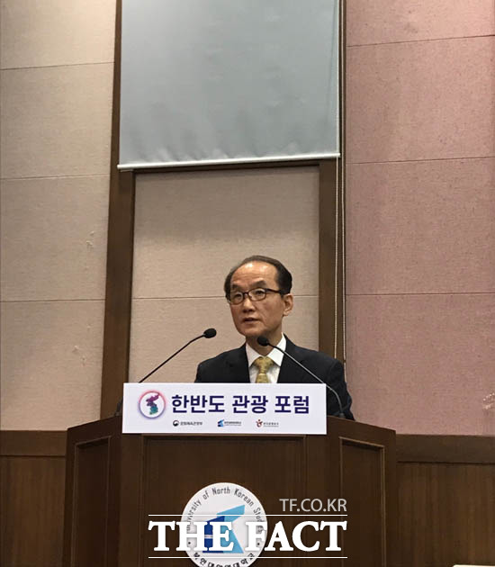 임강택 통일연구원장은 4일 "오히려 남쪽에 대한 압박과 험한 발언이 완화됐다는 점에서 내년 전망을 보면 북미 간의 관계는 긴장이 고조될 가능성이 크고 반면 남북관계는 숨통을 트이는 접근을 할 수 있다"고 전망했다. 사진은 북한대학원대학교에서 임 원장의 모습. /북한대학원대학교=박재우 기자