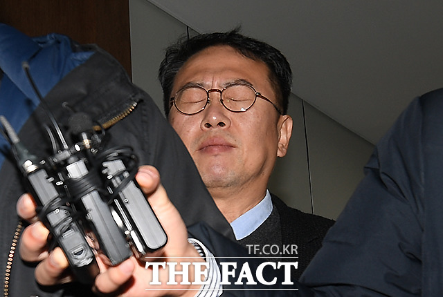'눈 감고 싶은 현실'