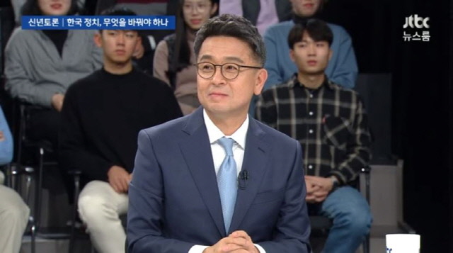 2일 이철희 의원은 지난 패스트트랙 사태를 두고 "국회의원 한 사람으로서 창피하다"고 밝혔다. /JTBC 방송 화면 갈무리