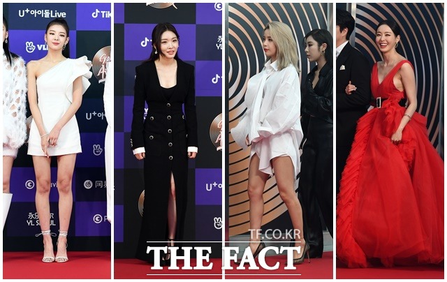 ITZY의 리아, 청하, 마마무 솔라, 배우 이다희(왼쪽부터)가 4일 오후 서울 구로구 고척 스카이돔에서 열린 '제34회 골든디스크어워즈 with 틱톡' 레드카펫 행사에서 포토 타임을 갖고 있다./임영무 기자