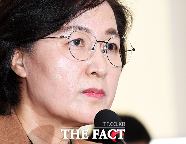 추미애 법무부 장관이 9일 서울 여의도 국회에서 열린 법제사법위원회 전체회의에 출석해 의원들의 질의를 듣고 있다. / 국회=배정한 기자