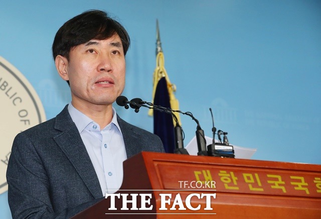 하태경 새로운보수당 책임대표는 9일 오후 국회 정론관에서 기자회견을 열고 황교안 한국당 대표가 보수재건 3원칙에 동의하는지 확고한 입장을 밝혀야 한다고 강조했다. /뉴시스