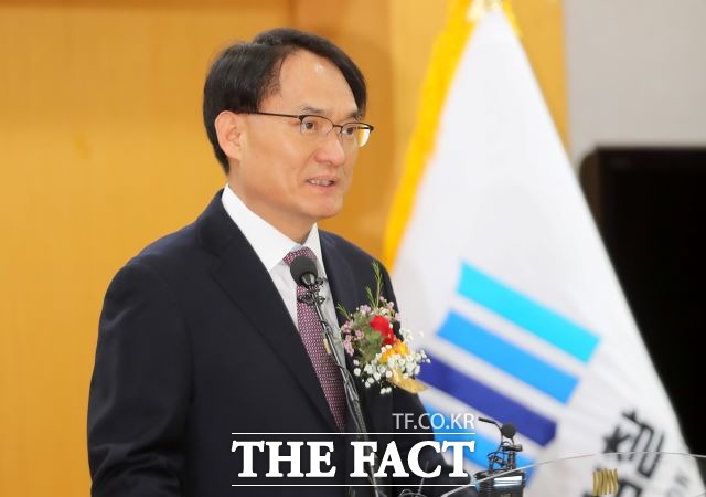 박찬호 신임 제주지검장이 13일 제주지검 4층 대회의실에서 열린 취임식에서 취임사하고 있다. /뉴시스