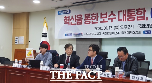 이준석 새로운보수당 젊은정당비전위원장은 13일 혁신토론회에서 "2012년 대선 때 민주당이 이긴 서울 지역에 (보수진영의) 대선주자급, 중진들이 다 나가야 한다. 이런 각오가 아니면 통합의 진정성을 얻기 어려울 것"이라고 말했다. /허주열 기자