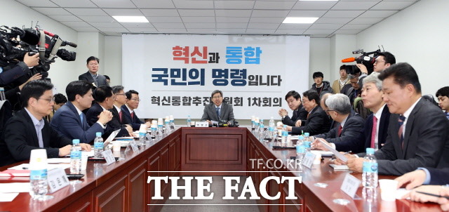 새로운보수당은 혁통위 첫 회의에서 "백지상태부터 시작하는 게 옳겠다"며 구체적인 통합 논의를 제안했다. /뉴시스