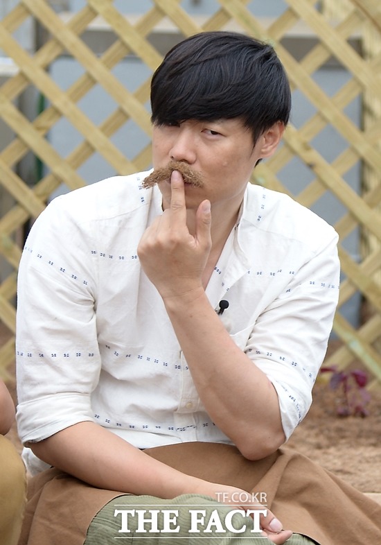 최현석 셰프가 사문서위조에 가담했다는 의혹이 제기되면서 그가 출연 중이던 프로그램 측도 난감한 상황에 처했다. /더팩트DB