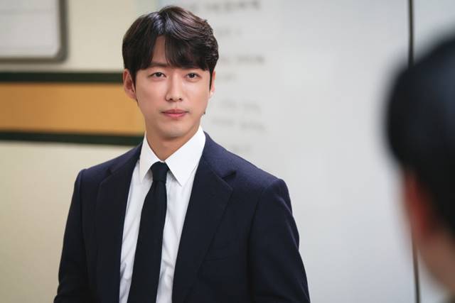 남궁민은 극 중 만년꼴찌 야구팀 드림즈에 새로 부임한 백승수 단장 역을 맡았다. /SBS 제공