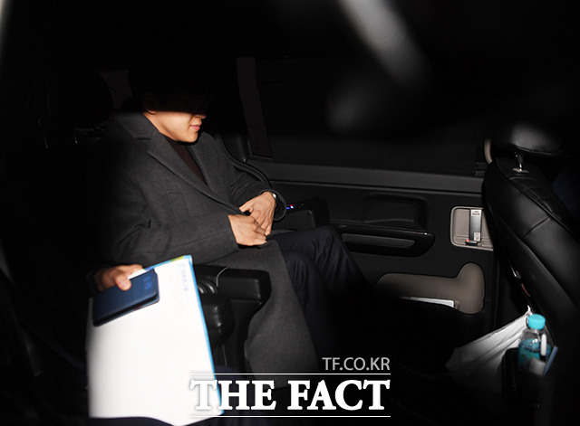 당내에서는 원 씨에 대해 당이 조속히 조치 결정을 내려야 한다는 측과 시일이 걸리더라도 사실관계 파악후 조치해야 한다는 목소리가 나오고 있다. 국회 정론관에서 입장을 밝힌 뒤 국회를 나서는 원 씨./ 국회=배정한 기자