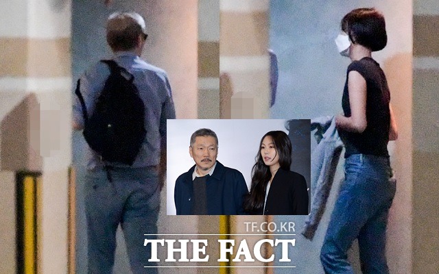 홍 감독(왼쪽)과 김민희는 지난해 더팩트 카메라에 포착된 바 있다. /하남=김세정 기자