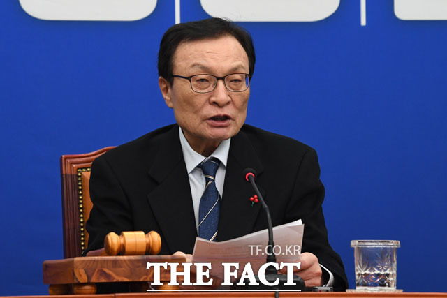 더불어민주당은 3일 오후 고위전략회의를 열어 한선교 의원을 미래한국당 대표로 추대하겠다고 제안한 황교안 자유한국당 대표를 고발하겠다고 밝혔다. 지난달 22일 최고위원회의에서 발언하는 이 대표. /남윤호 기자