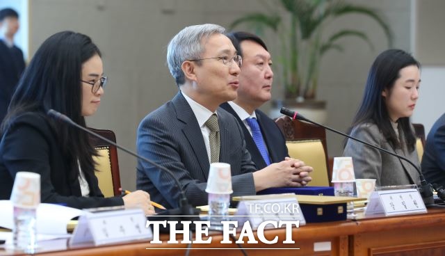 5일 서울 서초구 대검찰청에서 열린 검찰인권위원회 위촉식에서 강일원 위원장이 인사말하고 있다. /뉴시스